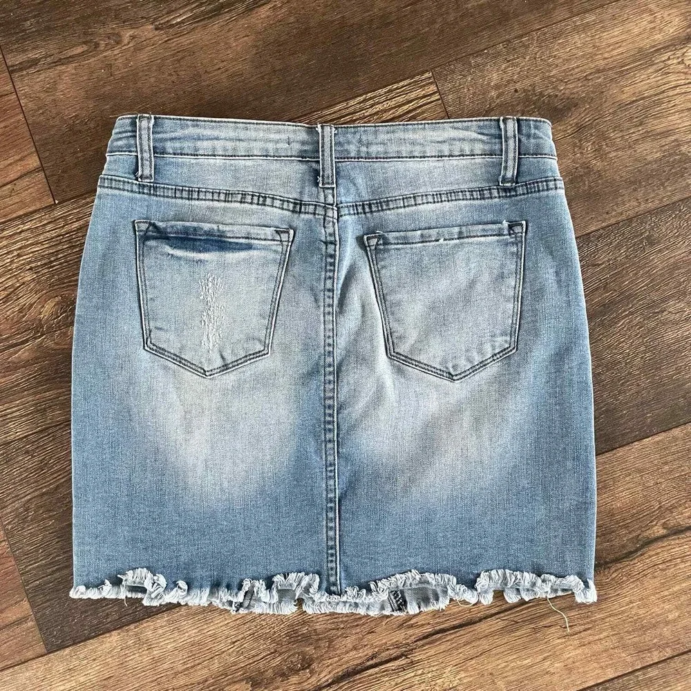 Kancan Denim‎ Mini Skirt Distressed Frayed Hem Light Wash Casual 28